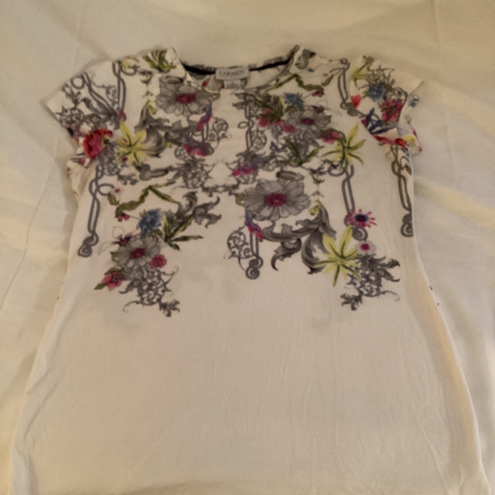 Carmen Mark Valvo white top with colorful flowers